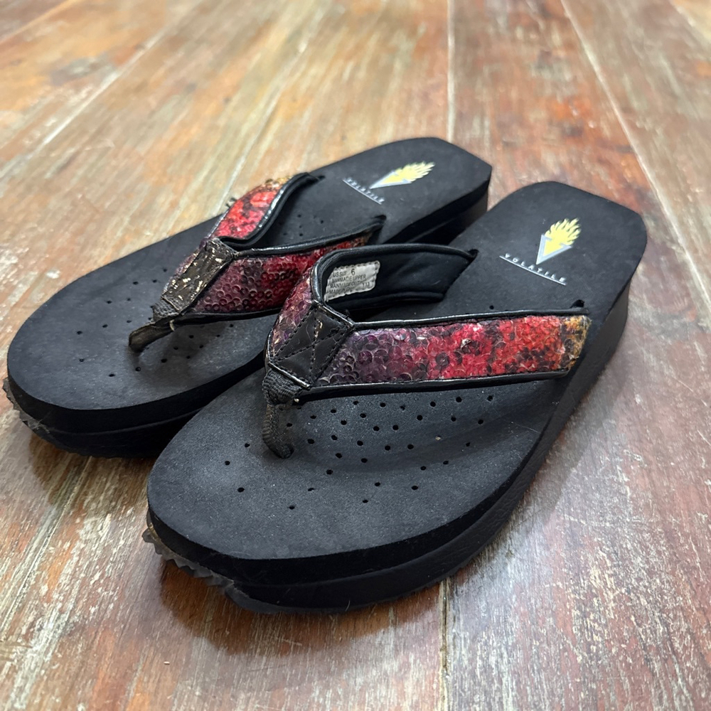 Volatile Black Red Sequin Wedge Flip Flop Sandals Size 6